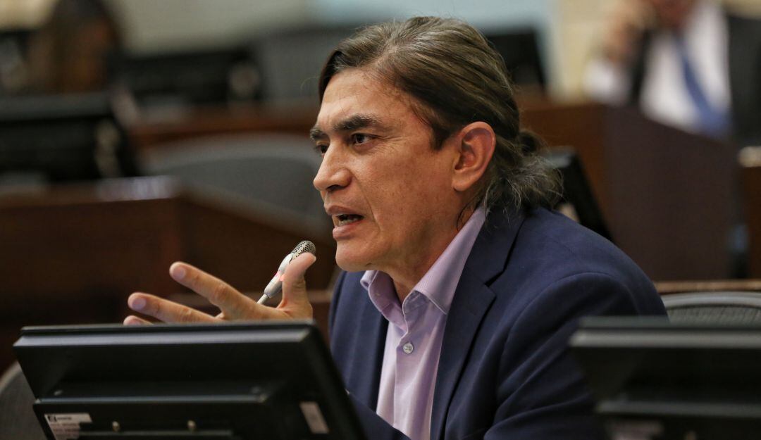 Ante la situación, se sometió nuevamente a votación ese cargo y quedó elegido el senador de la Alianza Verde, Iván Name