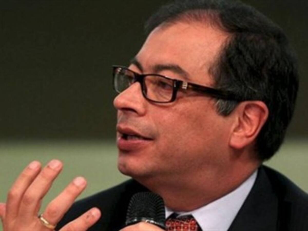 Denuncian viajes injustificados al exterior de funcionarios del Gobierno Petro