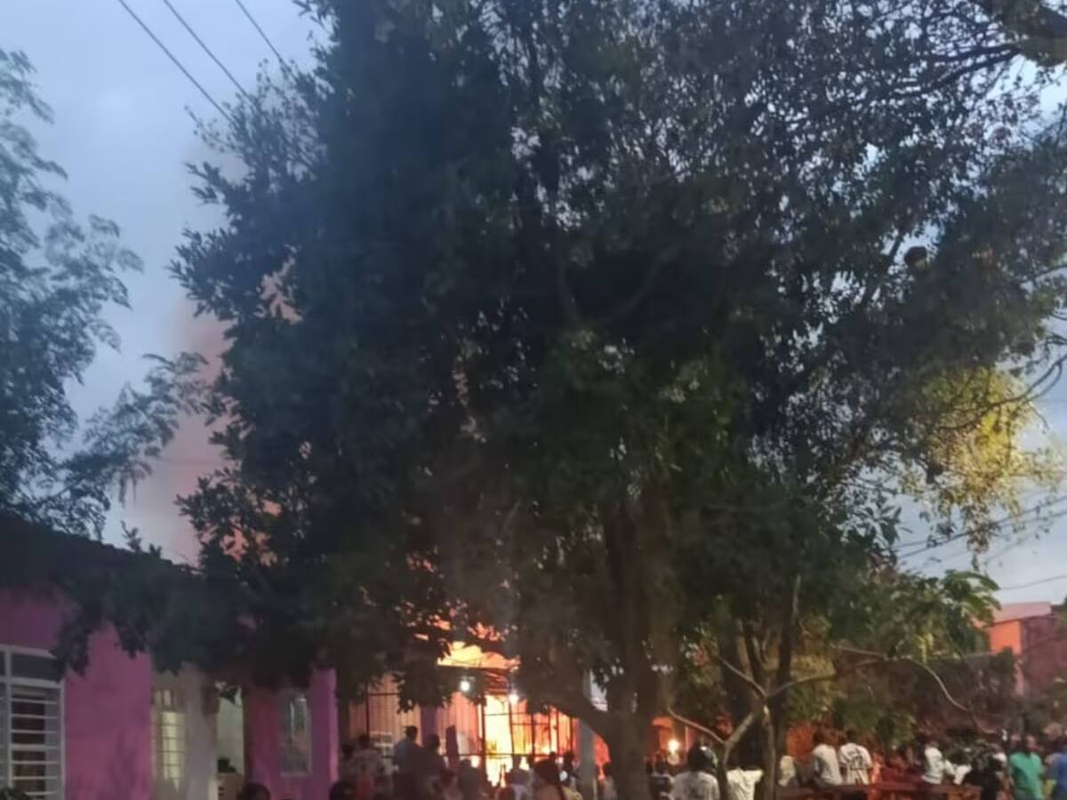 Pánico y cuantiosas pérdidas por incendio de vivienda en el barrio Olaya: no hubo lesionados