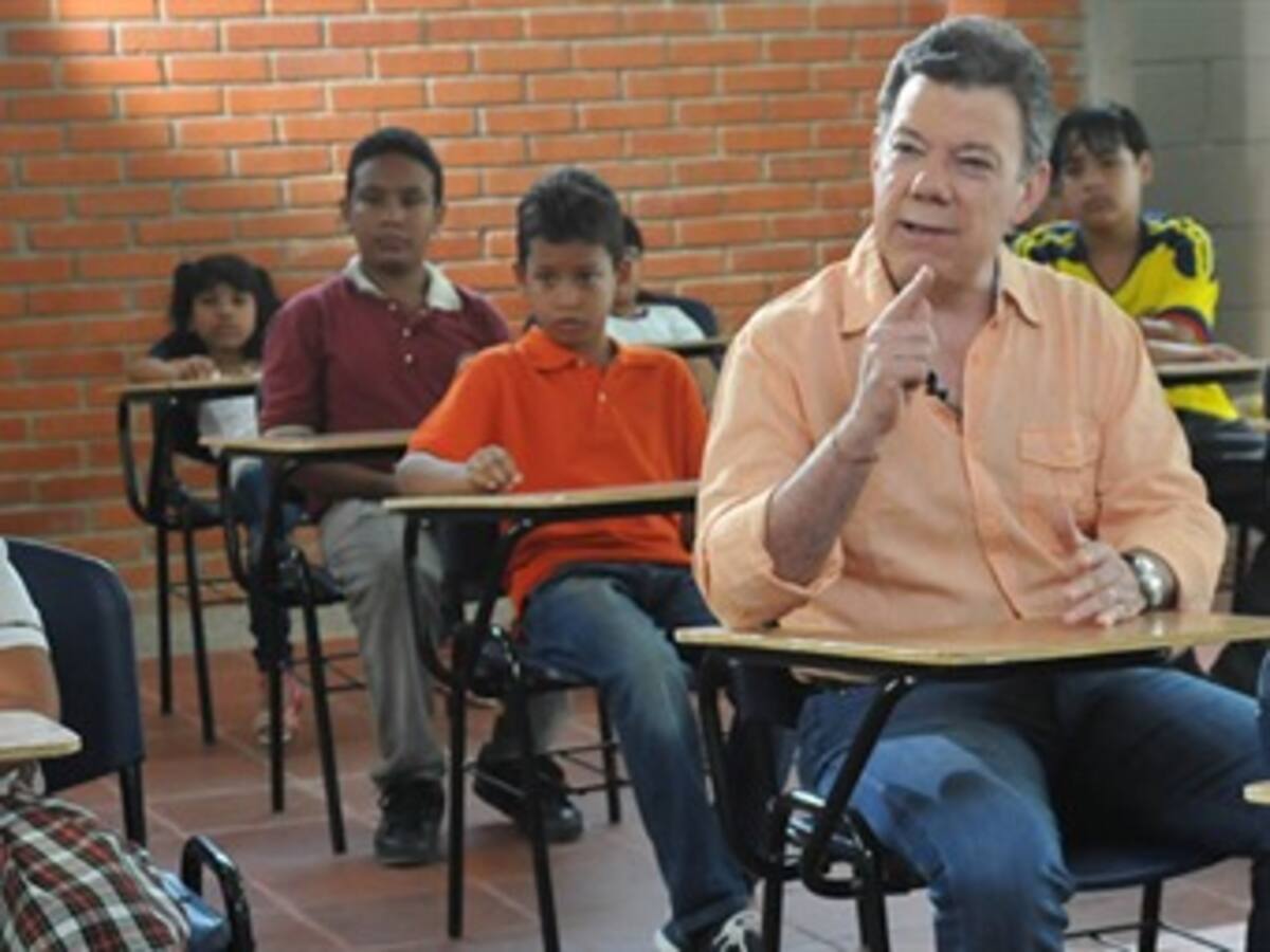 Mejorar la seguridad, crear más empleo y reducir la pobreza, los retos del presidente Santos en el 2012