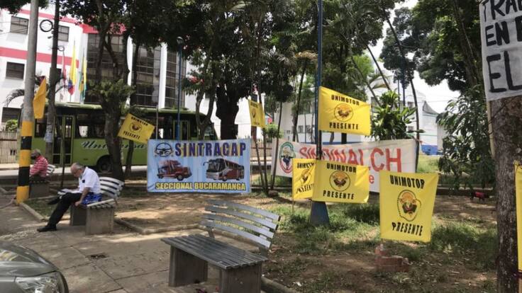Buses de Unitransa están parados por póliza