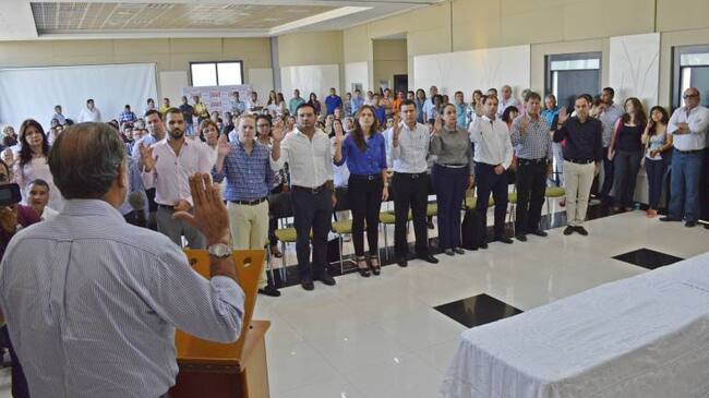 El gobernador Eduardo de la Rosa cuando tomaba juramento a los miembros de su gabinete.