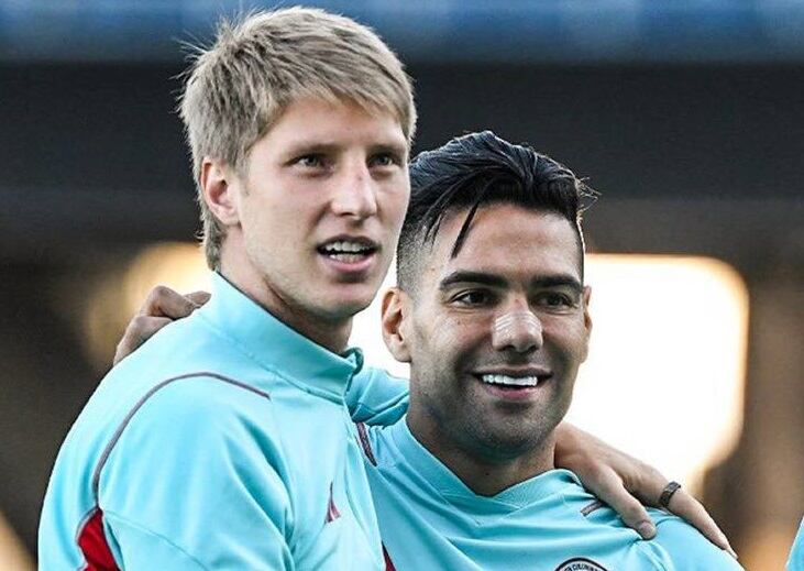 Andrés Llinás y Falcao en medio de un entrenamiento con la Selección Colombia / FCF