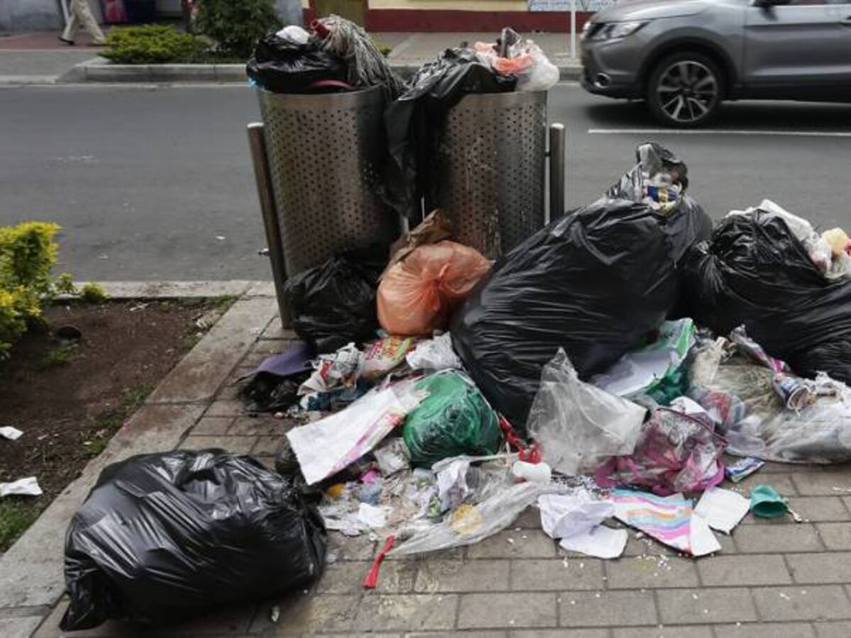 Procuraduría pide acciones inmediatas a Claudia López por basuras en Bogotá