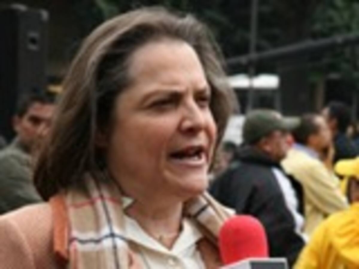 Clara López, secretaria de Gobierno de Bogotá, rechaza presencia de fuerza pública en universidades, en los términos que sostiene el presidente Uribe