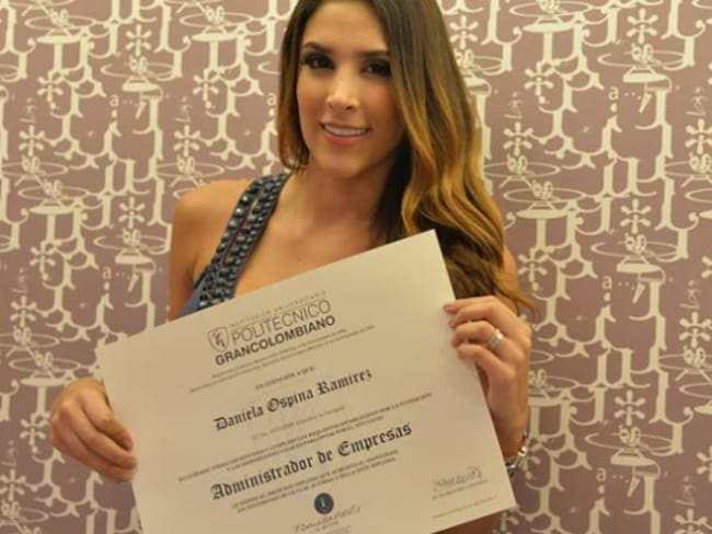Daniela Ospina se gradúa como administradora de empresas