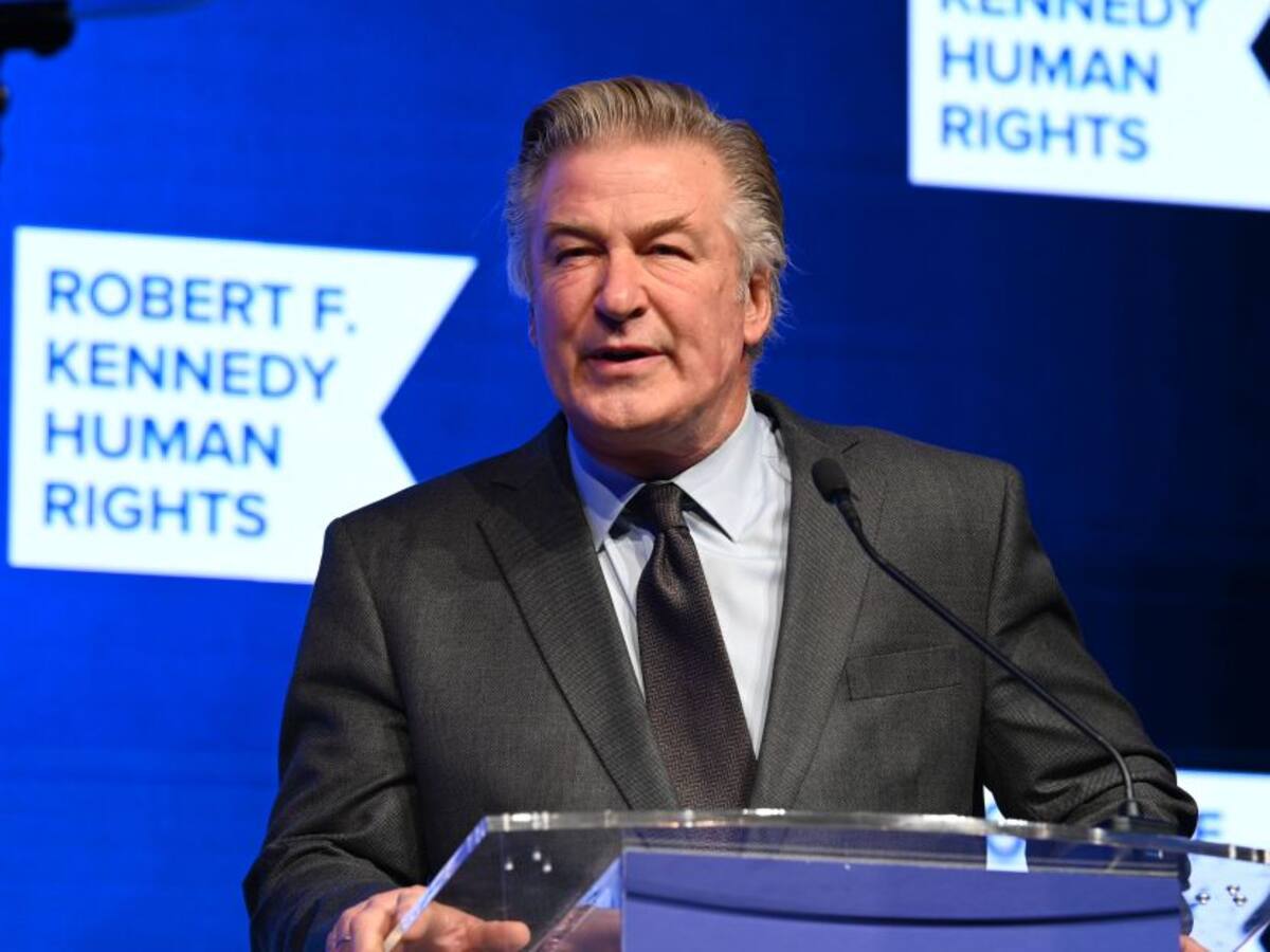 Productores de película de Alec Baldwin, multados por el disparo fatal