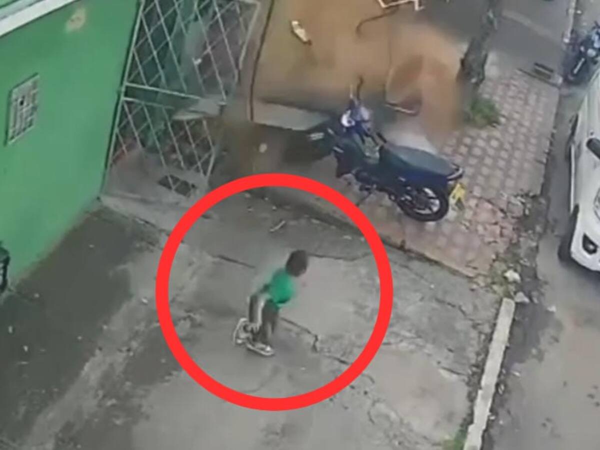 VIDEO: Un niño de 4 años se salvó de milagro tras el desplome de un muro en Bucaramanga