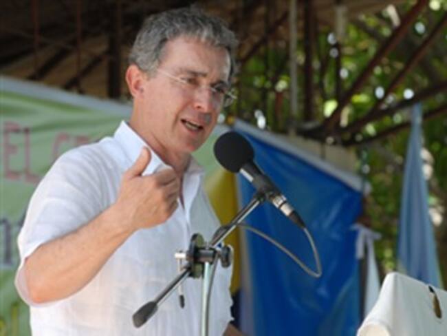 Uribe anuncia un fondo para manejar utilidades de Ecopetrol e ISA