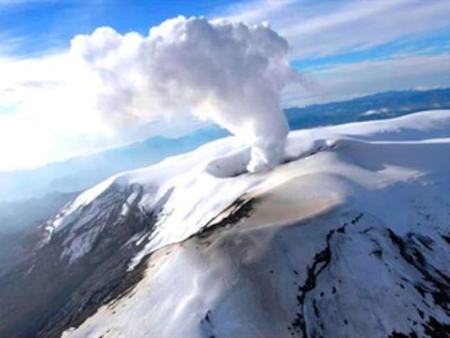 Autoridades desmienten rumores sobre actividad del volcán Nevado del Ruíz