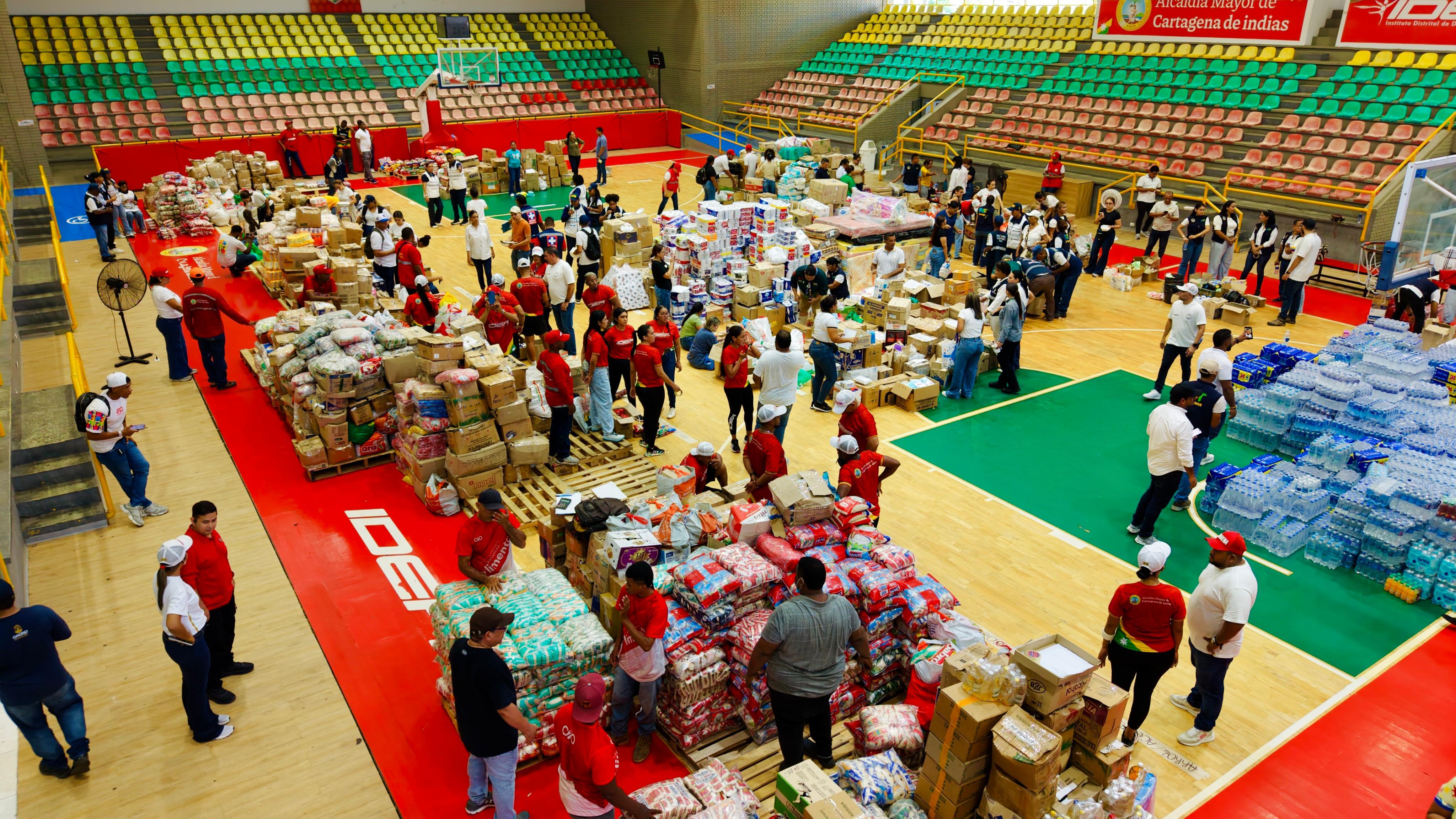Son muchas las personas que se han acercado a donar. // Alcaldía de Cartagena