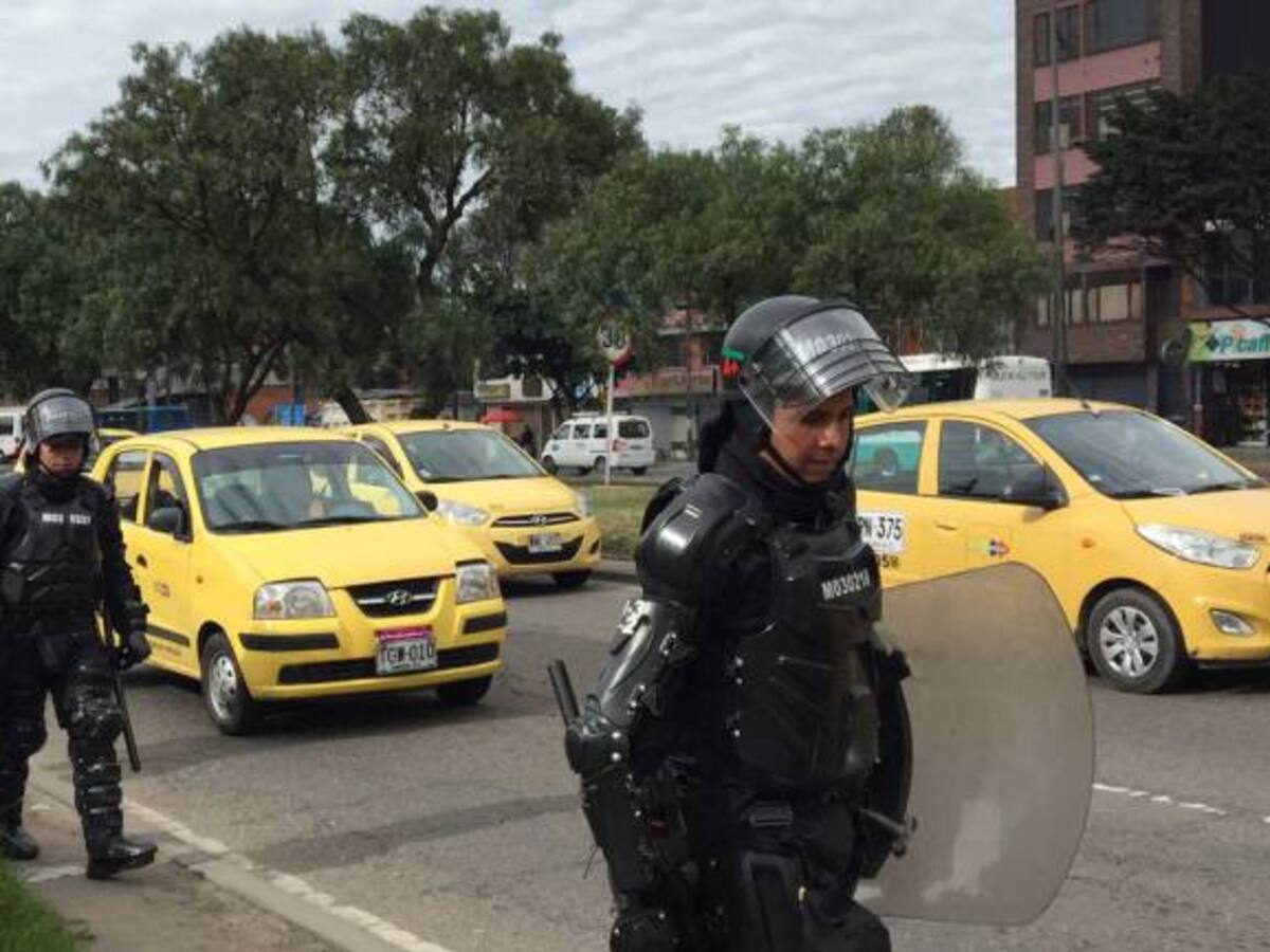 Gobierno reporta 60 comparendos a taxistas que han participado en bloqueos en Bogotá