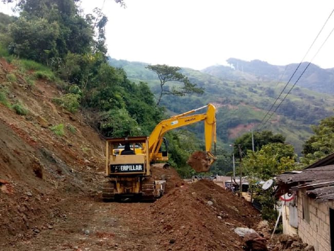 Cuatro vías de Antioquia con problemas por derrumbes