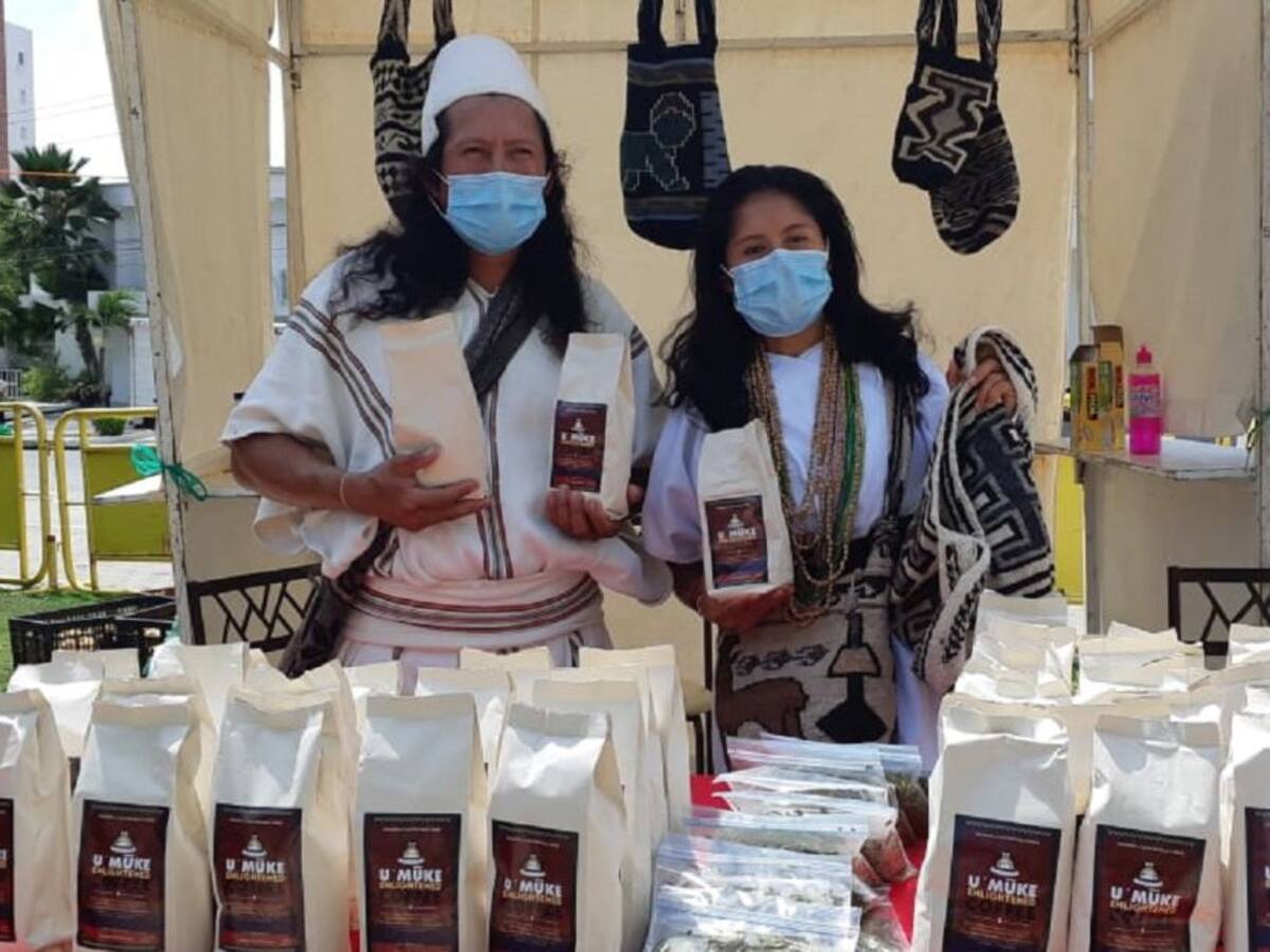 Indígenas de la Sierra Nevada venden su café natural en Barranquilla