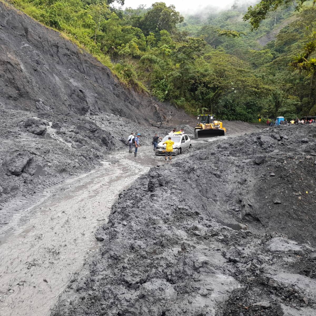 Vehículo quedó atrapado en la Transversal del Cusiana tras eludir el cierre de autoridades
