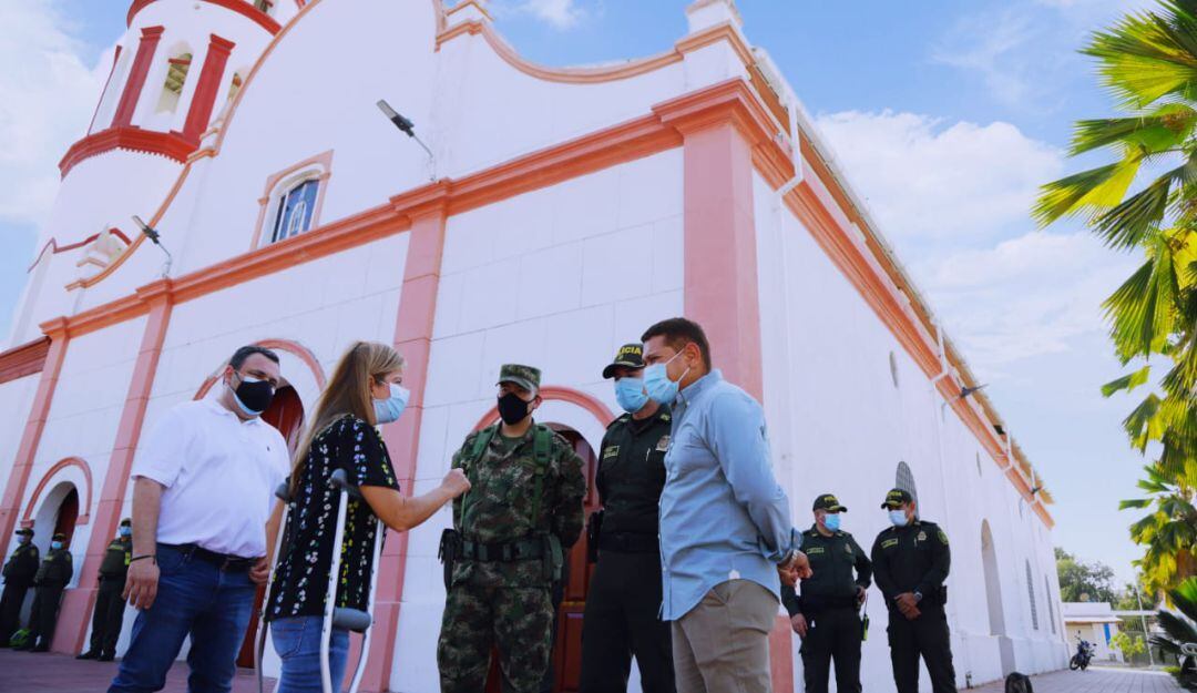 Elsa Noguera, gobernadora del Atlántico y comandantes seccionales de la fuerza pública