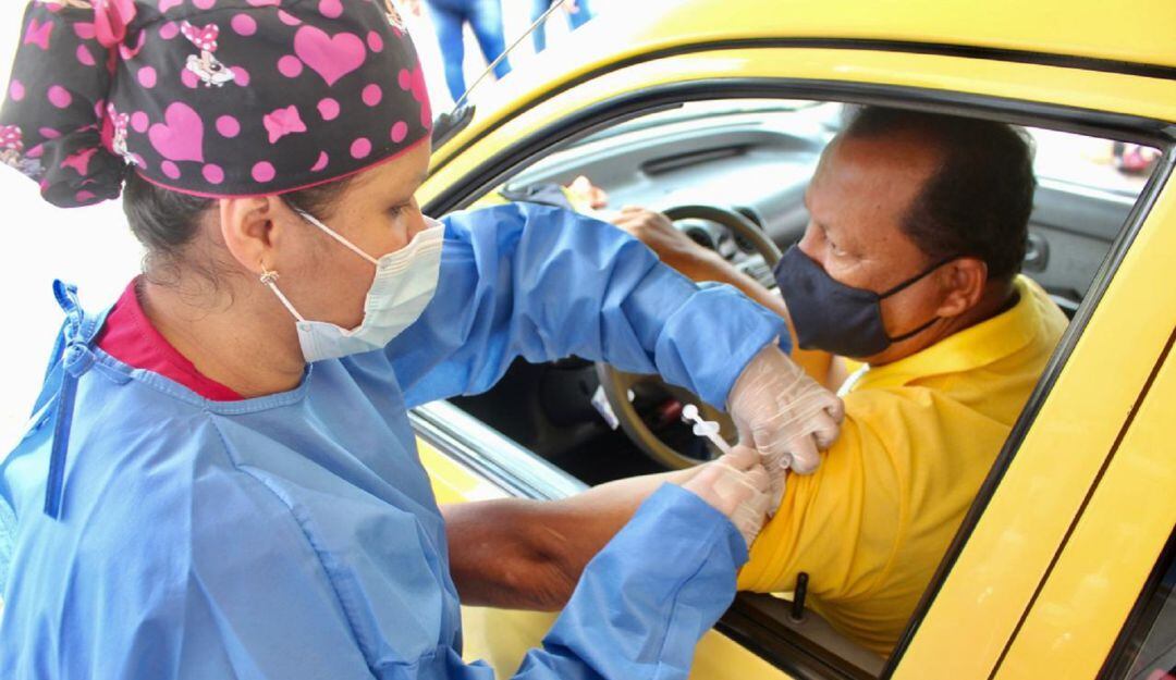 Taxistas vacunados contra el COVID-19 