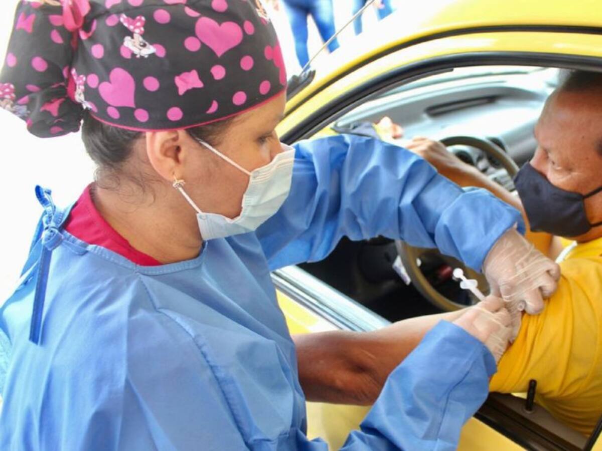 Más de 400 taxistas fueron vacunados contra el COVID-19 en Ibagué