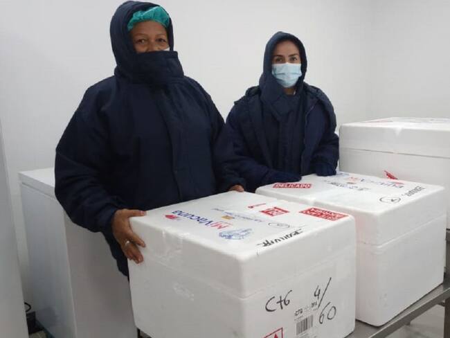 Vacunas para adultos mayores de 80 años en Bolívar