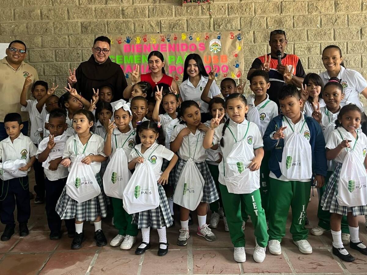 Cemento País y Universidad San Buenaventura entregaron kits escolares para niños de Ternera