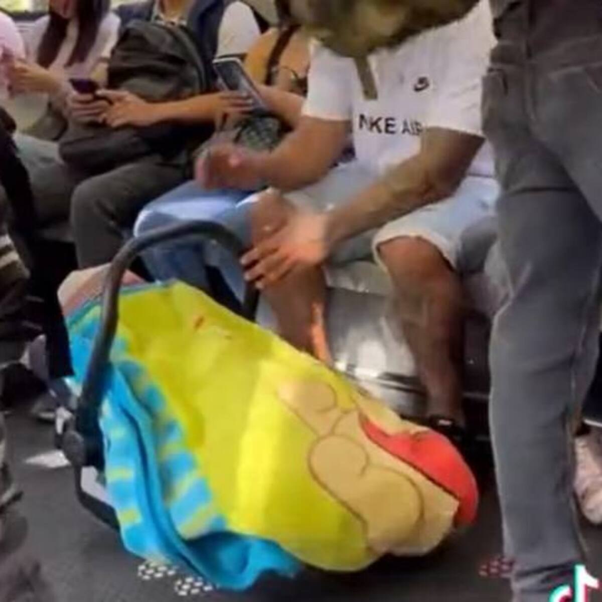 Influenciadores que hicieron broma en el Metro fueron multados por $1.000.000