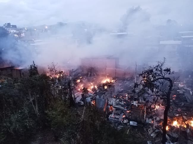 Incendio al sur de Armenia. Foto: Cortesía alcaldía de Armenia
