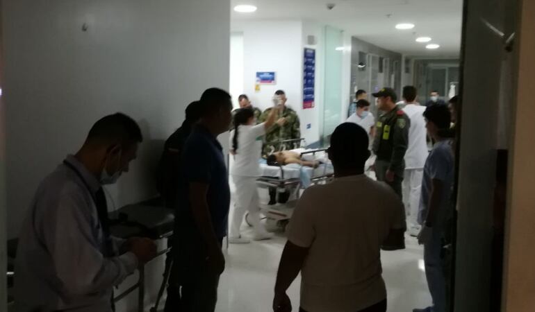 Militares heridos siendo atendidos en la clinica