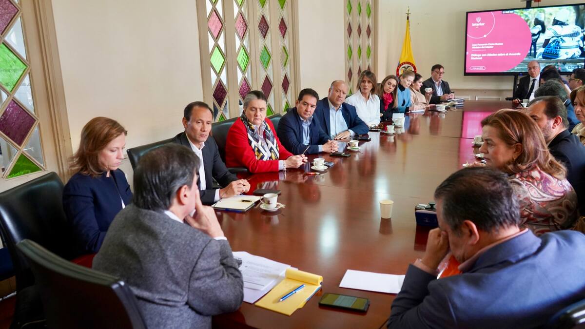 Ministro del Interior se reunió con la principal alianza de gremios del país