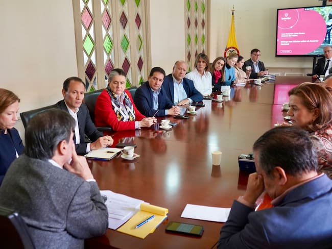 Ministro del Interior se reunió con la principal alianza de gremios del país