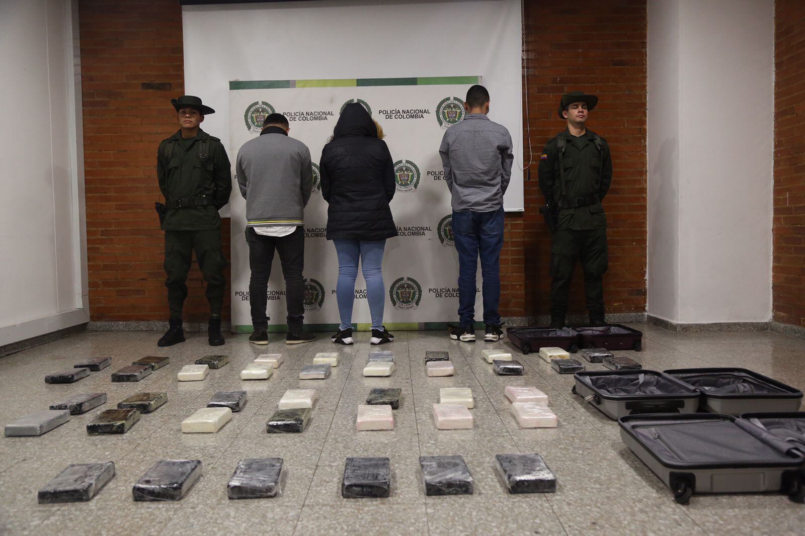 Captura de tres pasajeros con 40 kilos de cocaína en El Dorado. Cortesía: Policía Antinarcóticos.