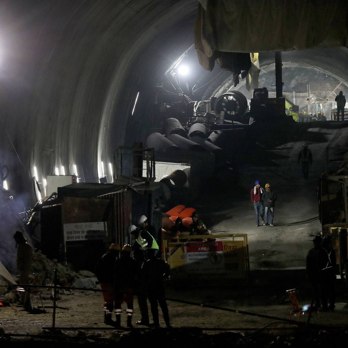 India: se retrasa el rescate de 41 obreros atrapados en un túnel hace 14 días