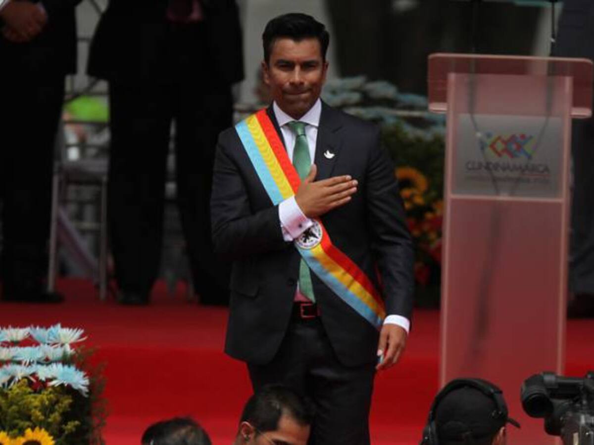 "Evitemos el Twitter y pongámonos a trabajar": gobernador al alcalde Peñalosa