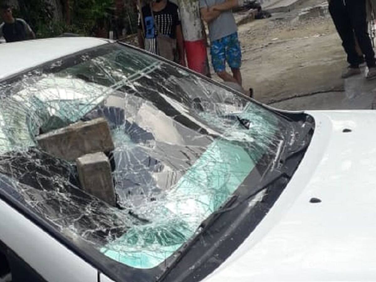 A piedra atacaron vehículo de Air-e en Soledad por suspensión de energía