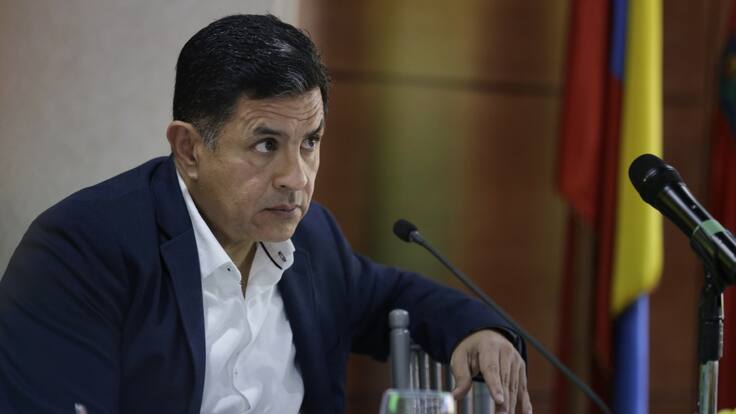 Civiles armados al lado de policía en Cali