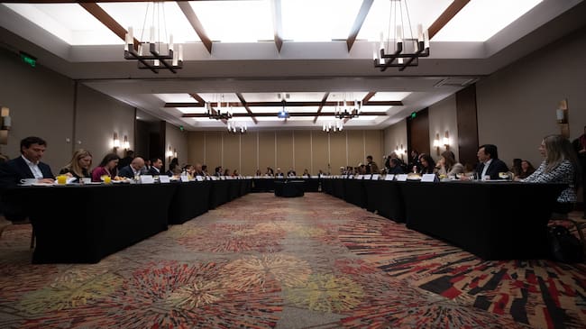 El desayuno en el JW Marriot convocó a entes públicos y privados. | Foto: Caracol Radio