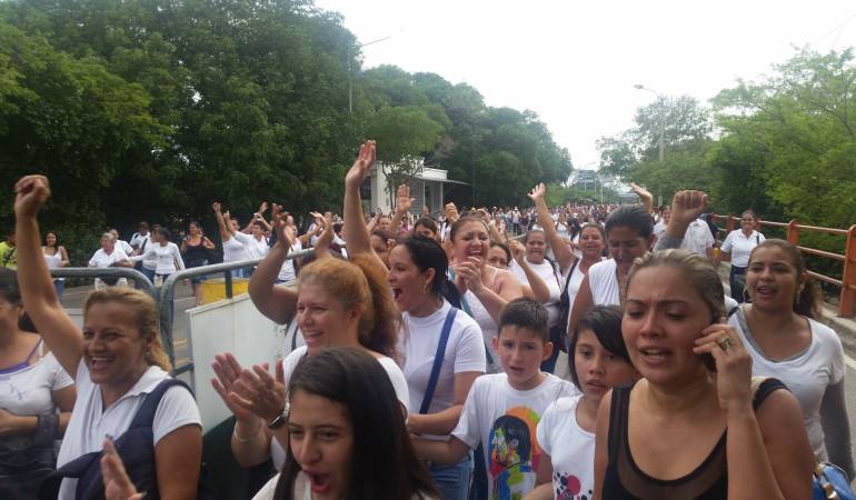 Madres venezolanas pasaron los puentes internacionales para comprar productos colombianos