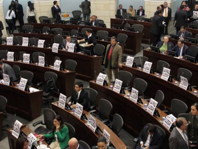 Uribismo y Polo pidieron hundir acto legislativo para la paz