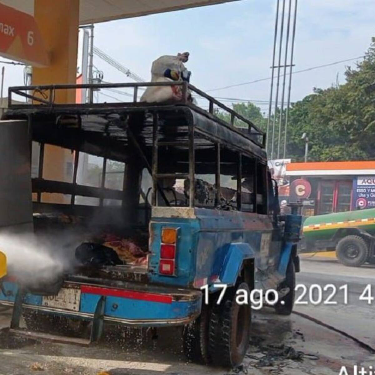 Ocho heridos deja incendio de una guala mientras se abastecía de gasolina