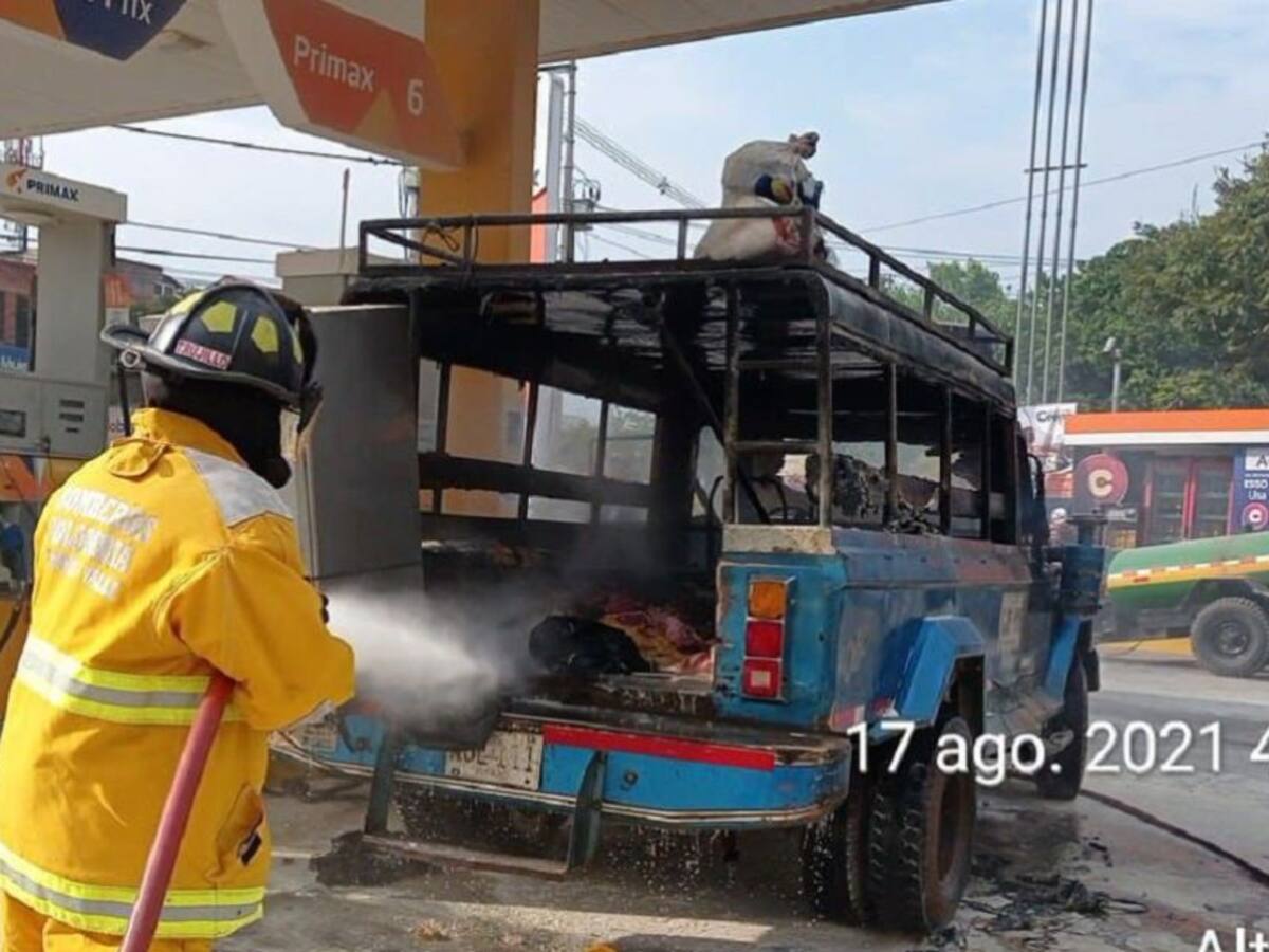 Ocho heridos deja incendio de una guala mientras se abastecía de gasolina
