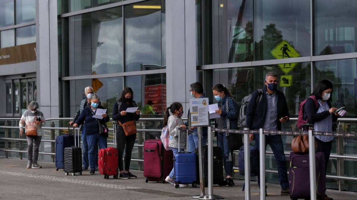 Demoras en el aeropuerto El Dorado se da por vuelos no regulares