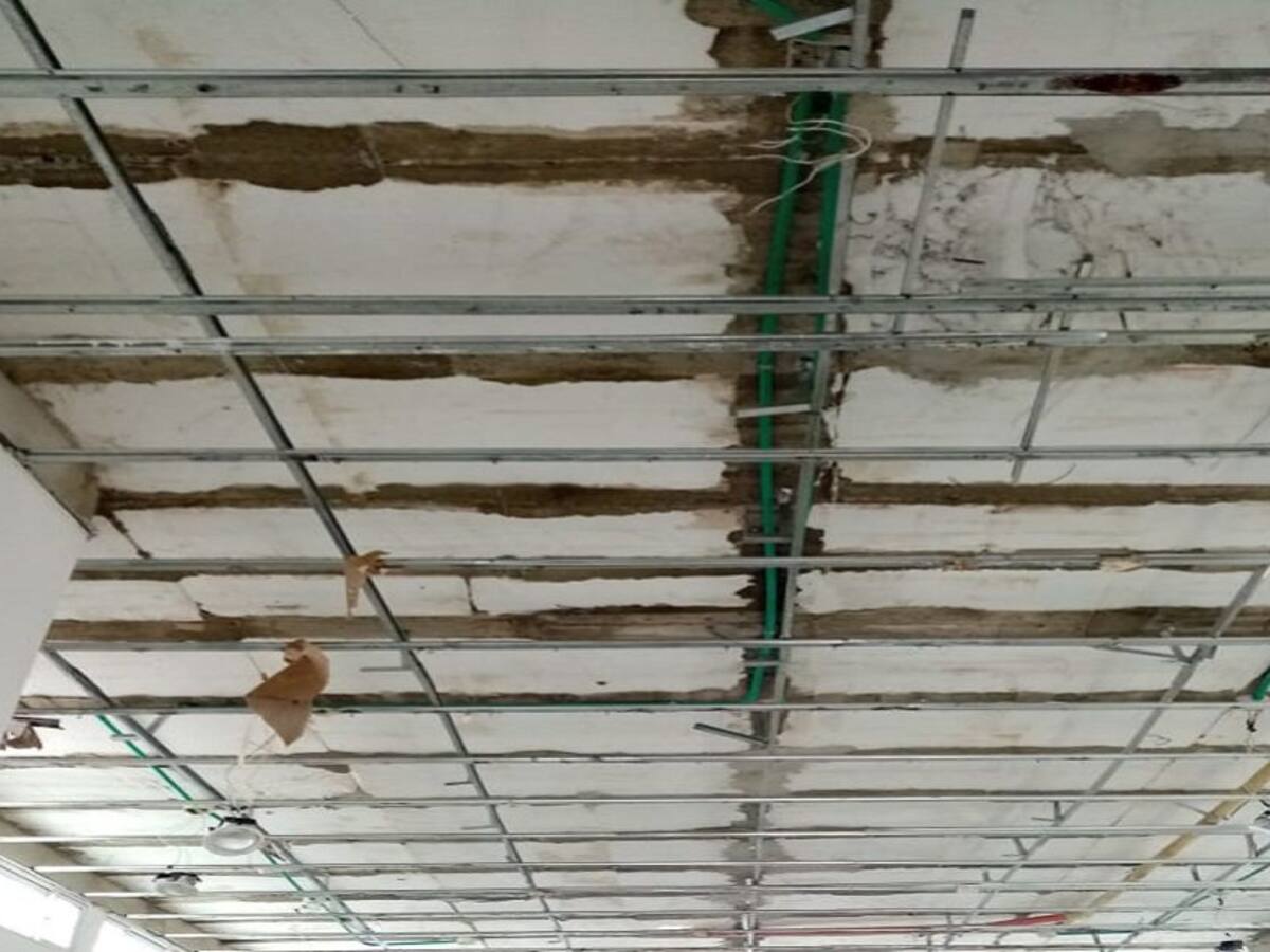 Se cayó el cielo raso del Paso Nueva Era en Barranquilla