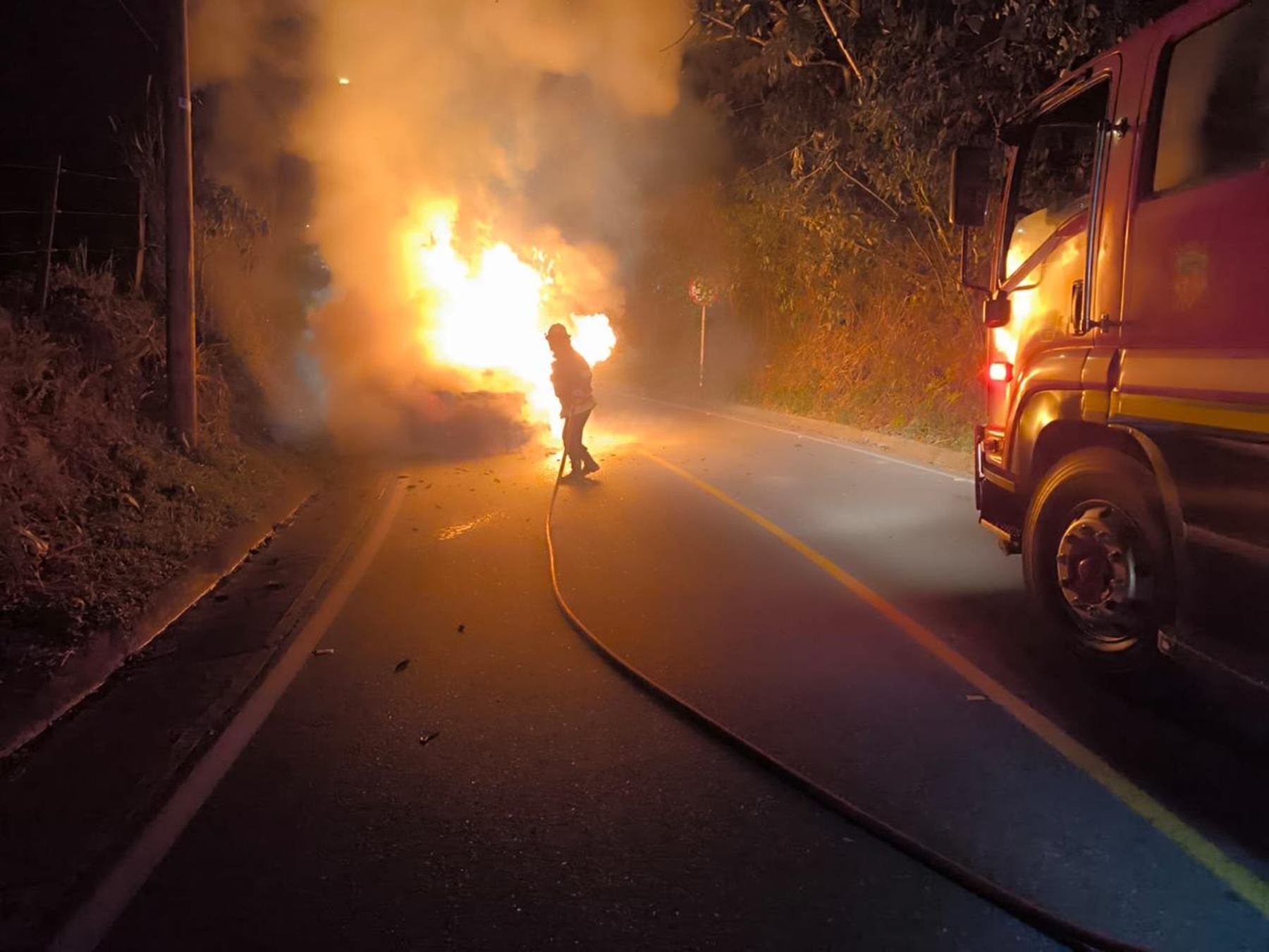 Incendio vehicular en Ibagué