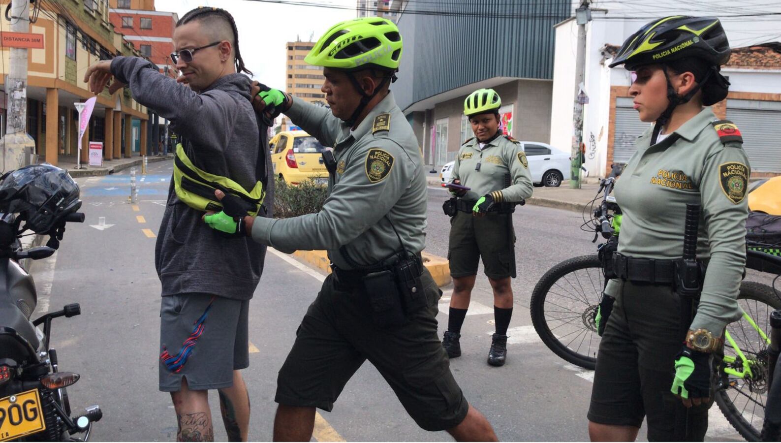 700 policías garantizan seguridad en noche de las velitas en Bucaramanga