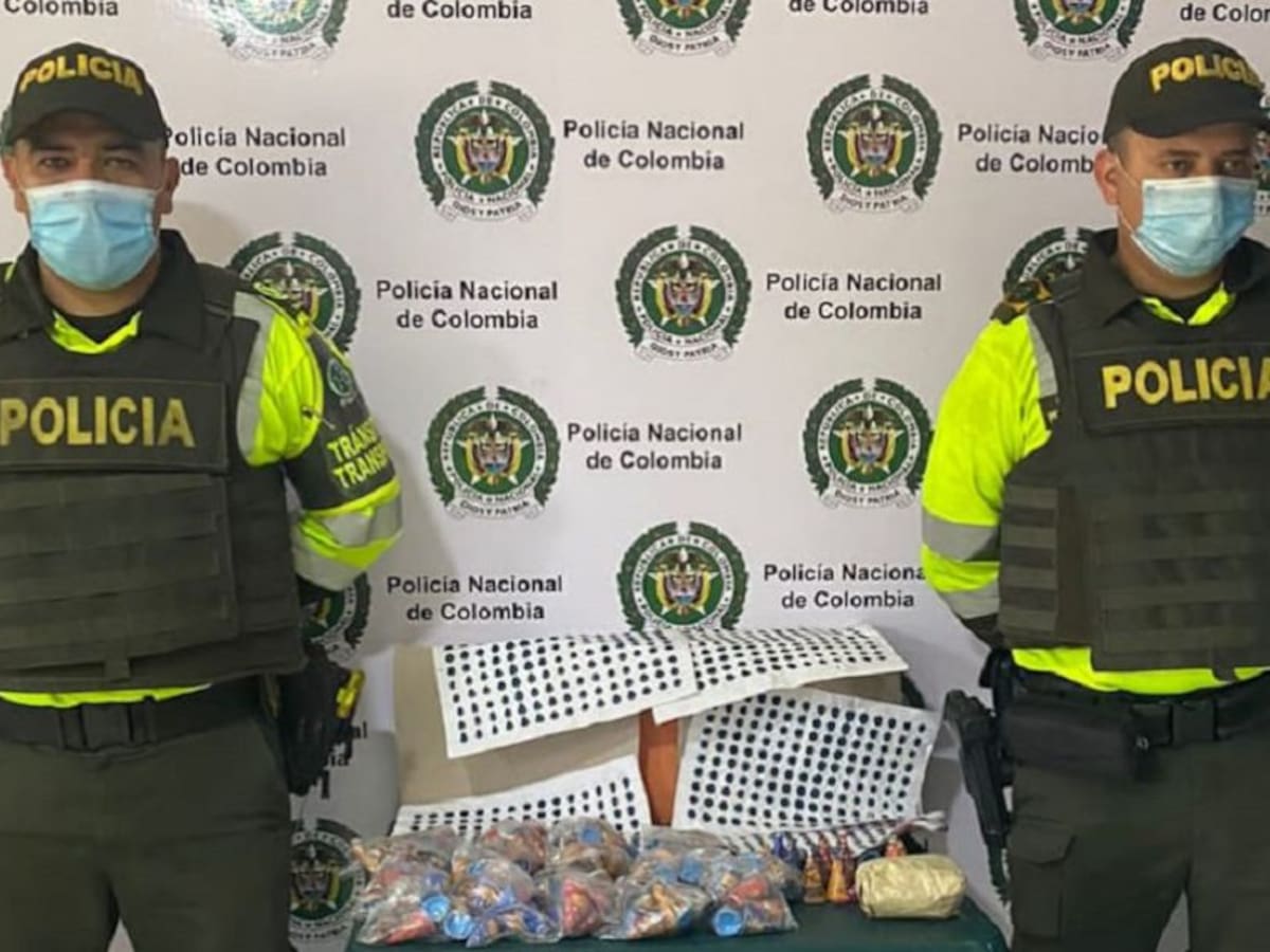 Incautan 200 unidades de pólvora en bus de servicio público en el Atlántico