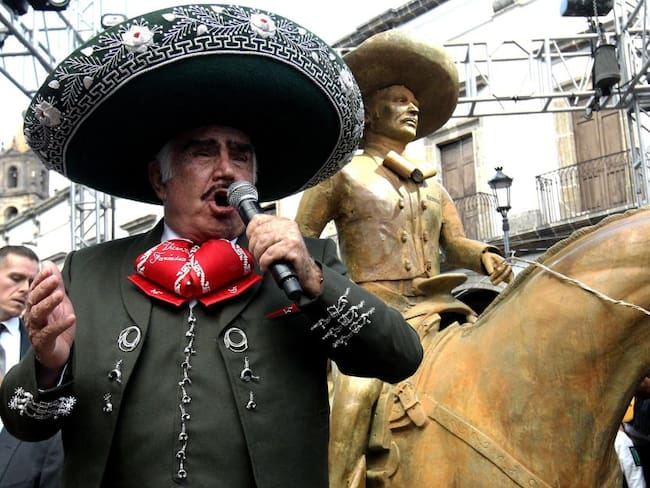 Estatua en honor a Vicente Fernández es comparada con personaje de &#039;Coco&#039;