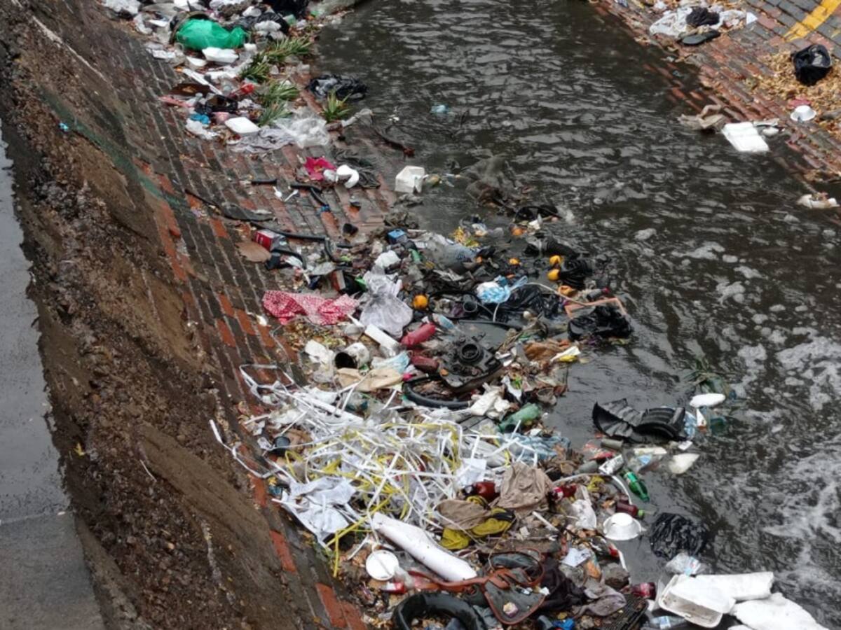 Habitantes piden solución al problema ambiental del canal Bogotá