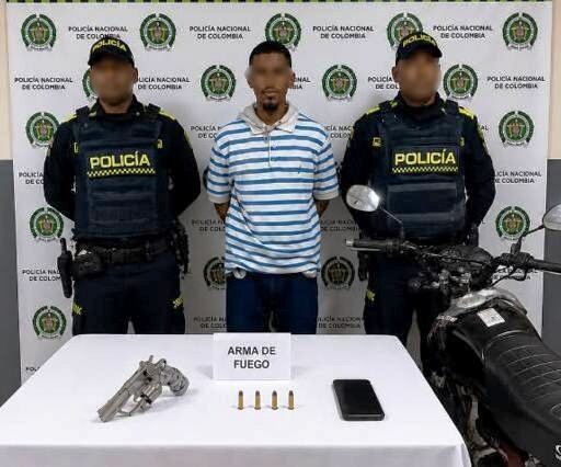 En La Boquilla, la Policía Nacional captura a alias ‘Hayder’ portando un arma de fuego y municiones