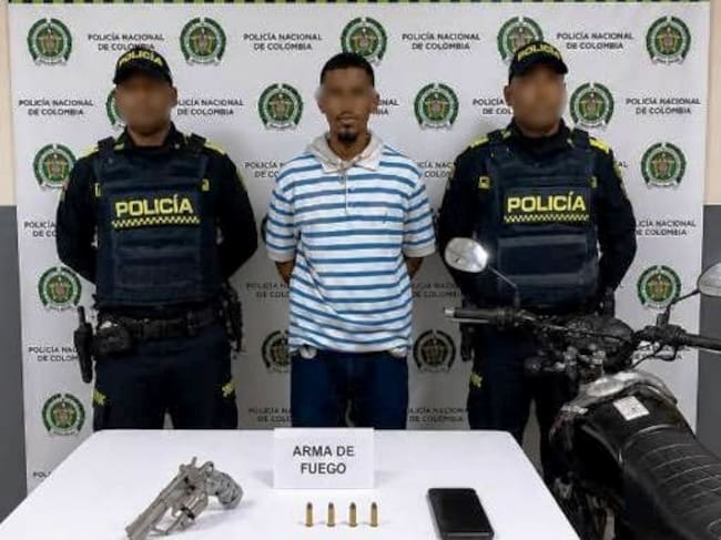 En La Boquilla, la Policía Nacional captura a alias ‘Hayder’ portando un arma de fuego y municiones