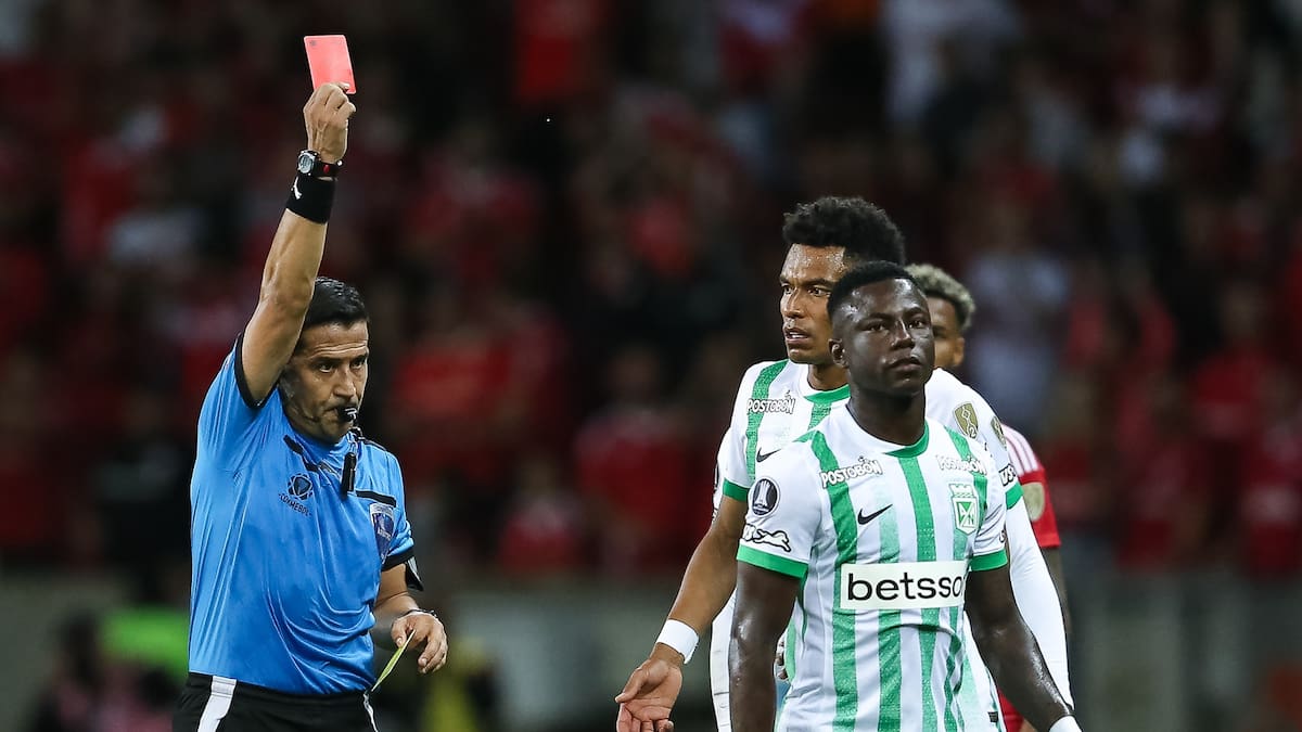 ¿Fue mal expulsado Marino Hinestroza en derrota de Nacional por Libertadores?: análisis de expertos
