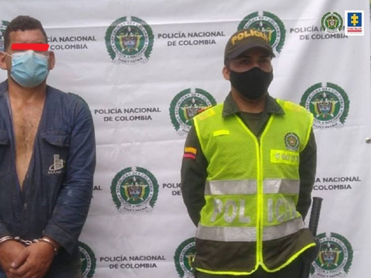 Hombre fue capturado en flagrancia cuando al parecer golpeaba a su pareja